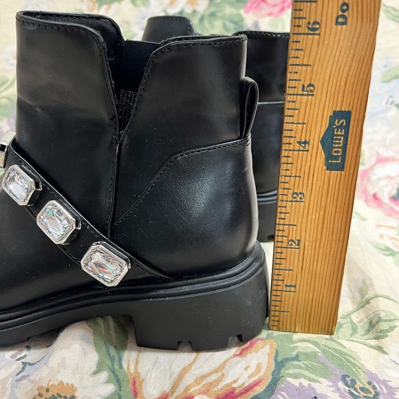 Boots - Picture 6 of 9